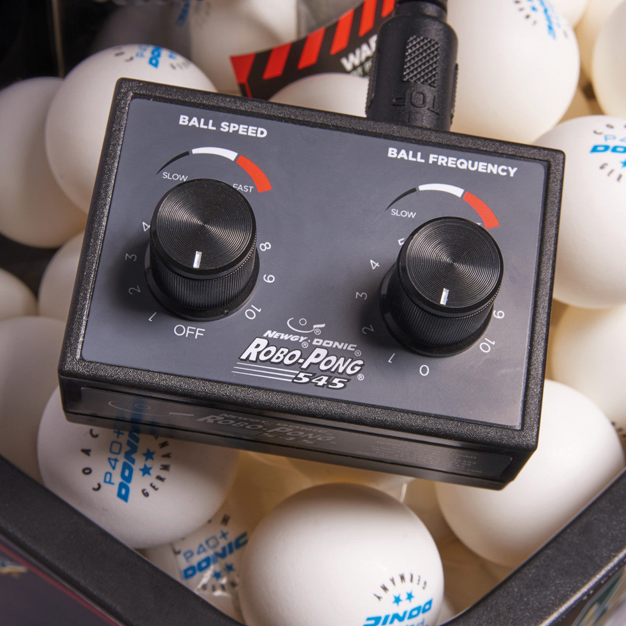 Donic Newgy Robo-Pong 545 mit Versa Ballfangnetz inkl. 48 Coach P40+ Bälle